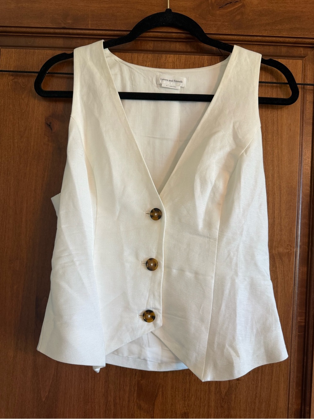 Lovers + Friends White V-Neck Button Front Sleeveless Top